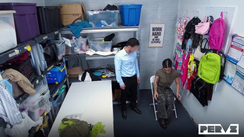 [Shoplyfter | TeamSkeet] 25/12/20 Remy Woods FullHD 1