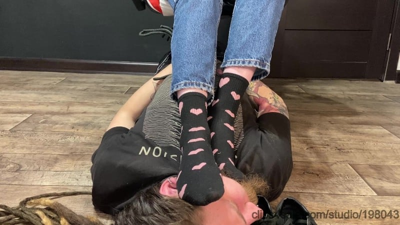 Slave-S-Face-As-A-Footstool-Under-My-Dirty-Vans-Sneakers-Socks-And-Sweaty-Bare-Feet 3