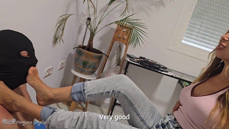 Spanish Pegging and Foot Fetish - Domina Ghalia does foot fetish in jeans 3