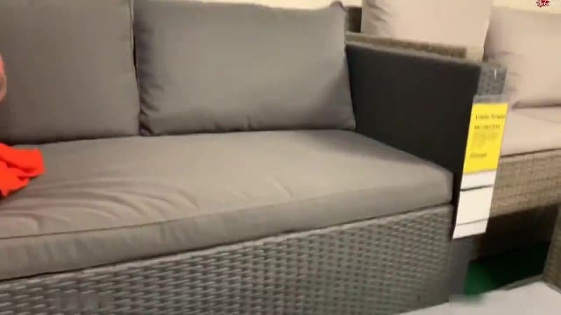 SteffiBlond - Selbstbefriedigung mit extrem squirt im Möbelgeschäft - keiner fickt mich, dann befriedige ich mich 3