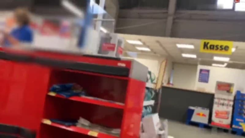 SteffiBlond - Selbstbefriedigung mit extrem squirt im Möbelgeschäft - keiner fickt mich, dann befriedige ich mich 4