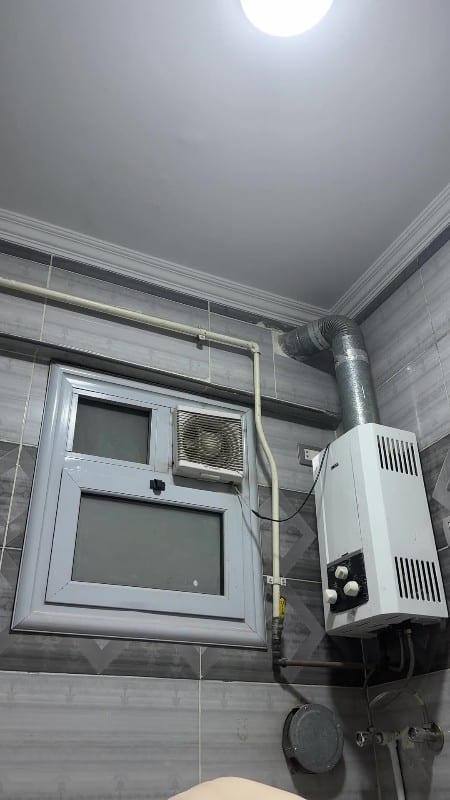 SweetLucy96 - Nackte Putzfrau 5