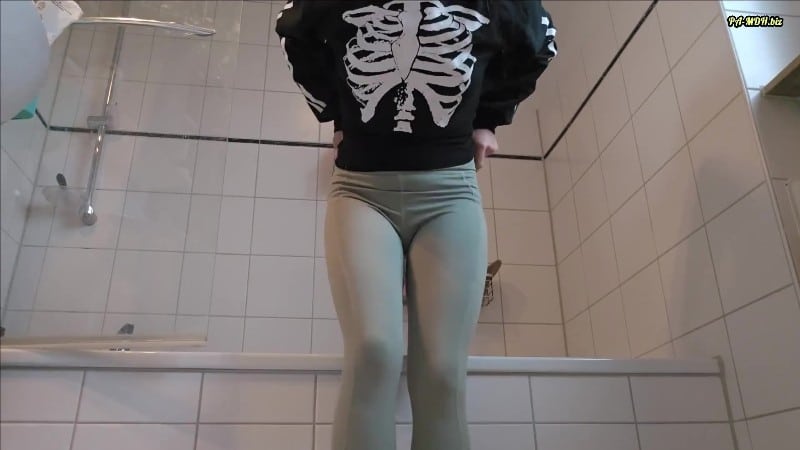 ViGothFox - OMG - Mein ERSTES Mal in die Leggings gepisst 14