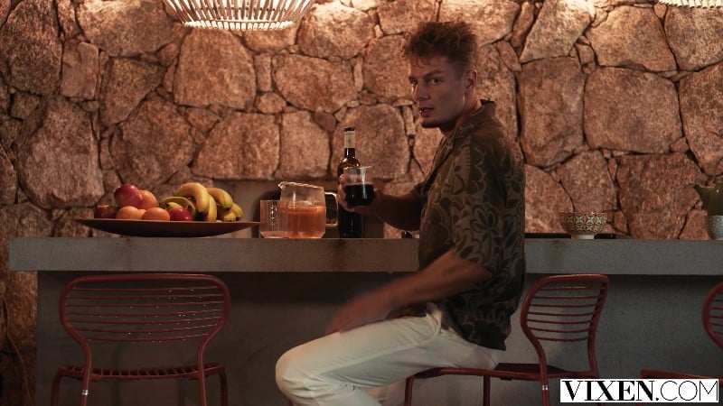 Vixen 25/12/03 Polly Yangs And Era Queen Bratty College Girls Have Naughty Threesome 4k MP4-P2P 1