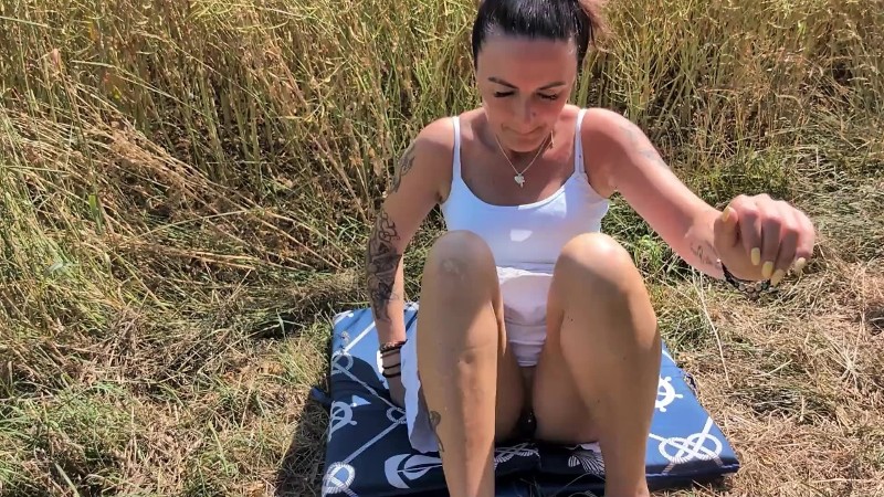 Wet lana - Riskante Aktion am Kornfeld - Fast vom Bauern erwischt 29