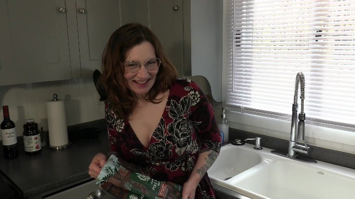 Bettie Bondage - Seducing Your Friend's Milf 4k 1