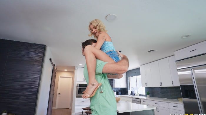 [Brazzers Exxtra] 2025-12-13 - Emma Rosie - Emma Wants To Meet The Masterr [2160p] 1