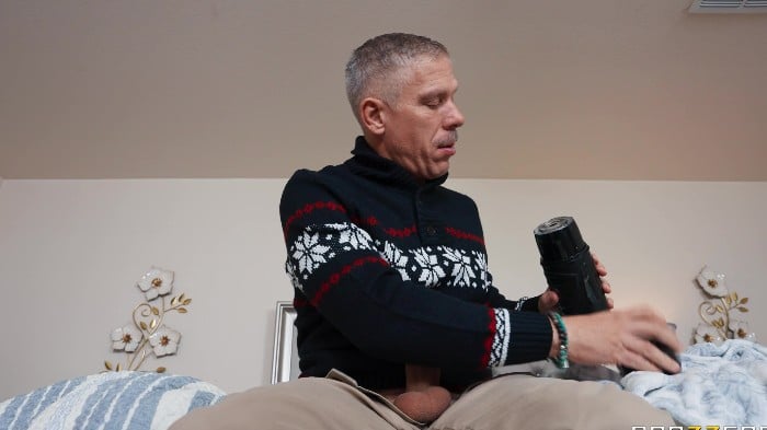 [Brazzers Exxtra] 2025-12-19 - Ashlyn Angel - Dilf Feeds Her His Load And It's A Wrap [2160p] 3