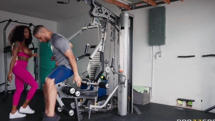 Brazzersexxtra - 25.12.02 - Sarai Minx - Cum, Slip Inside This Milf - 1080p - 4