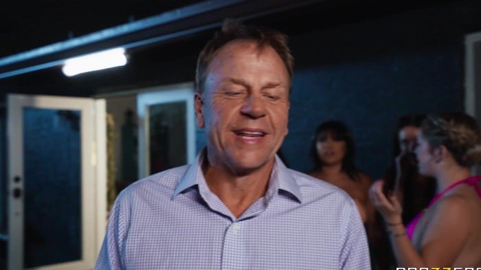 [Brazzersexxtra] Luxe La Fox - Scoring Big At The Backyard Party, Guest Starring Elana Bunnz, Remy Woods [2160p] 20-12-2025 2