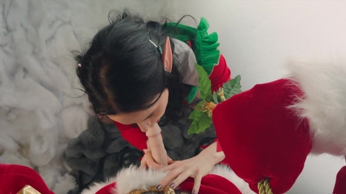 [OnlyFans] Catziilla - Santa's Little Whore [1080p] 12