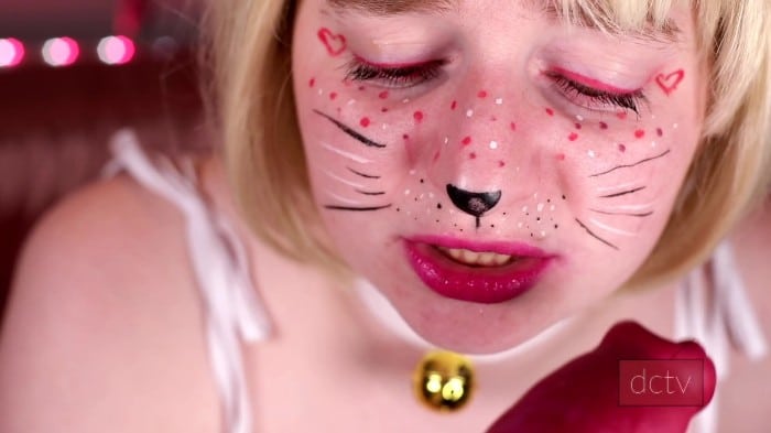 [ManyVids] Delilah Cass - Kitten In Heat Fucked & Creampied (2019-10-11)[1080p] 2