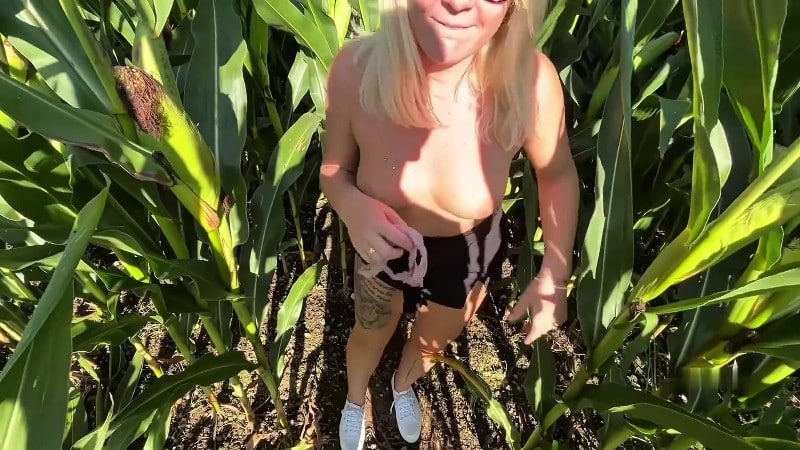germanmaskedlucie - Im Maisfeld Natursex pur - AO Doggy-Action, Outdoor-Blowjob und cremiges Finale 4