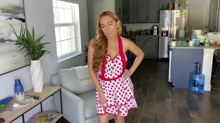 Grace Squirts - Gooning And Edge Play With Step-Mommy. 3