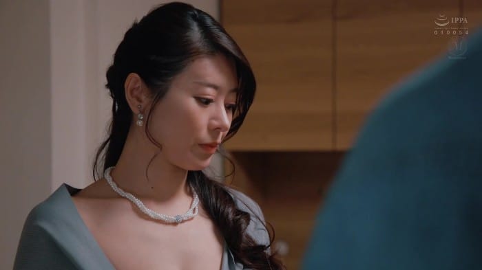 [JUR-577] High-Class Club Housewife: Covered In Big Client's Sweat And Fluids, After-Hours Creampie Pillow Sales - Shinohara Iyo 3