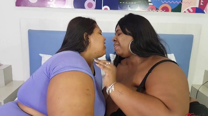 [KarinaCruel] Bianca Bombom & Thamy Leviemont - When 2 Bbws Want Kisses (2022.09.16) {1080p} 3