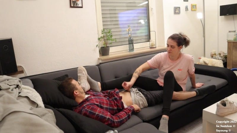 liafootdom - Friend caught making out with my shoes Alternative version 3