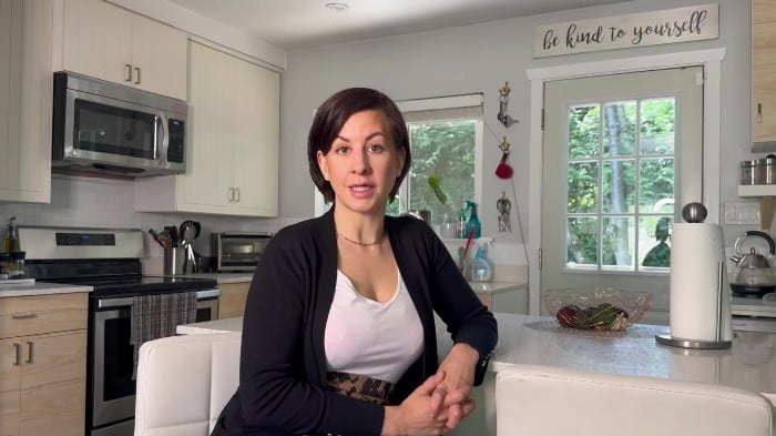 [ManyVids] Tindra Frost - Moving Back In With Mom (2024.06.14) {1080p} 3