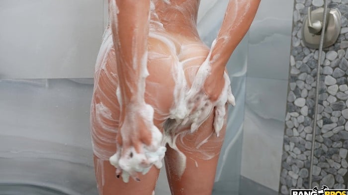 [Bangbros] Mom Is Horny - Carmen Caliente - Tell Your Friend You Fucked Your Stepmom (12.12.2025) 4k 1