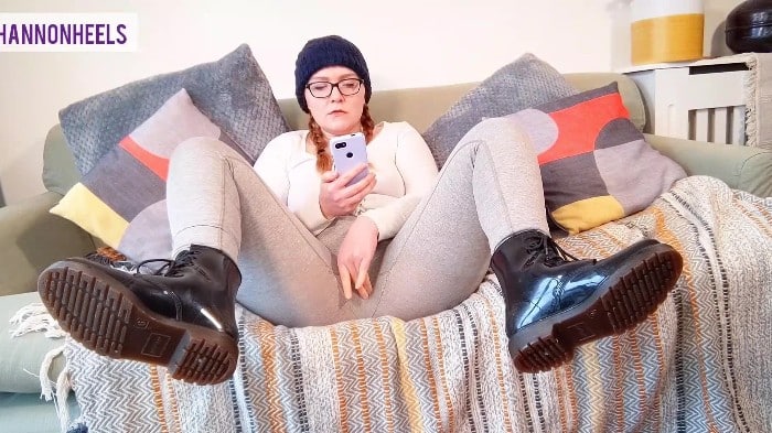 [ManyVids] Shannon Huxley - Beanie Squirt Boot Girl [1080p] 6