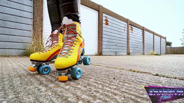 [ManyVids] Shannon Huxley - Rollerskate Lesbo Step-Sister Suck [1080p] 1