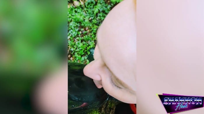 [ManyVids] Shannon Huxley - Quick Forest Fuck [1080p] 2