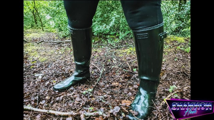 [ManyVids] Shannon Huxley - Quick Forest Fuck [1080p] 3