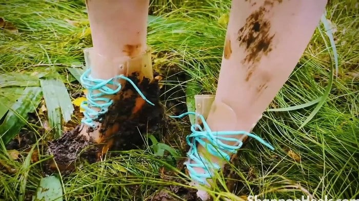 [ManyVids] Shannon Huxley - Pee Stuck N Fuck [1080p] 3