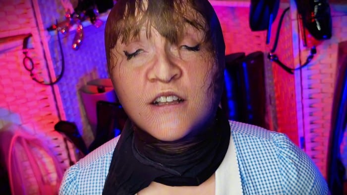 [ManyVids] Shannon Huxley - Spitty Suckjob Nylon Head [2160p] 2