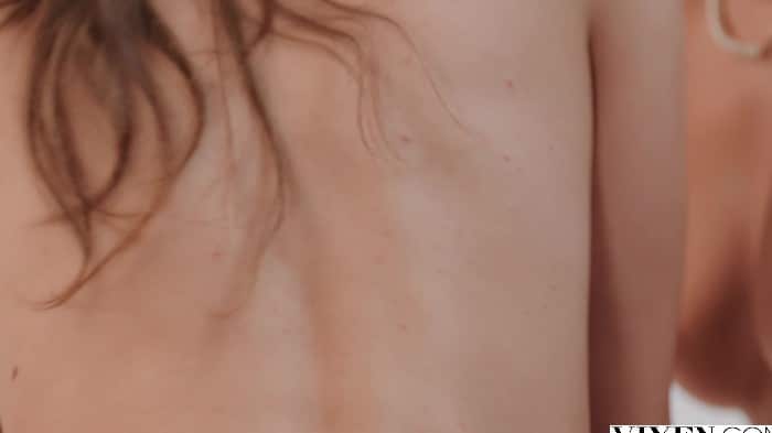 [Vixen] Insatiable Hope Has Passionate Threesome With Kelly And Her Bf - Hope Heaven Kelly Collins - 2025-12-18 - 2160p 2