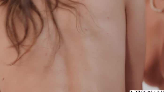 [Vixen] Hope Heaven & Kelly Collins - Insatiable Hope Has Passionate Threesome With Kelly And Her Bf (25.12.18) [720p] 2