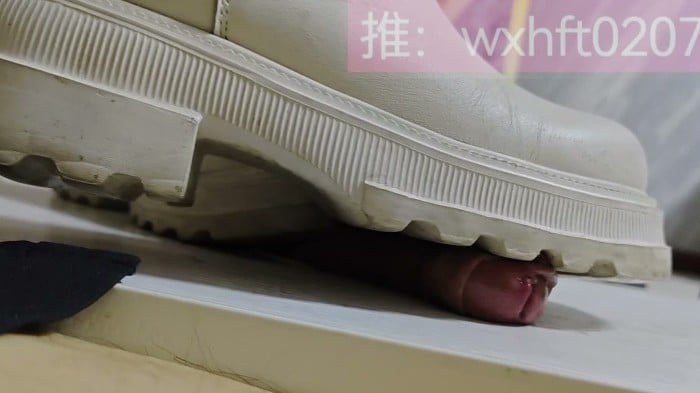 The Girl Wearing White Boots Does Shoejob With Her Boyfriend 5