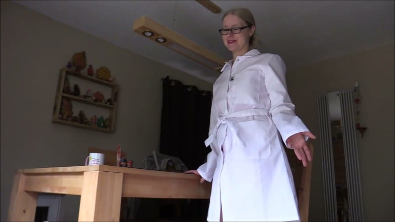 Doktorspiele-Dein-Sperma-Bitte-F-r-rztin-Anni 21