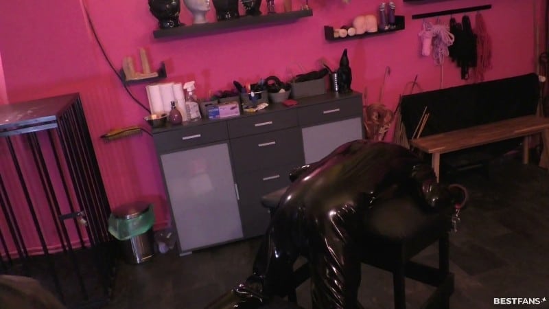 Domina Lady Susan - Latex Slave Gets Whipped 3