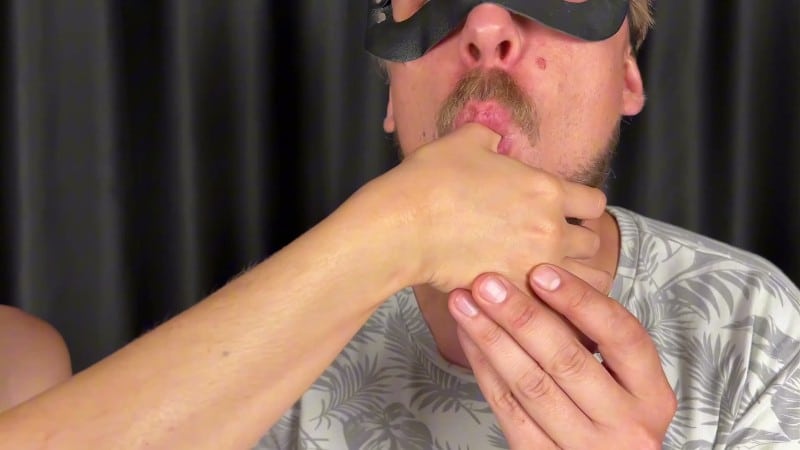 Domina Lee - Sensual Hot Kisses Of Gentle Hands Goddess 4