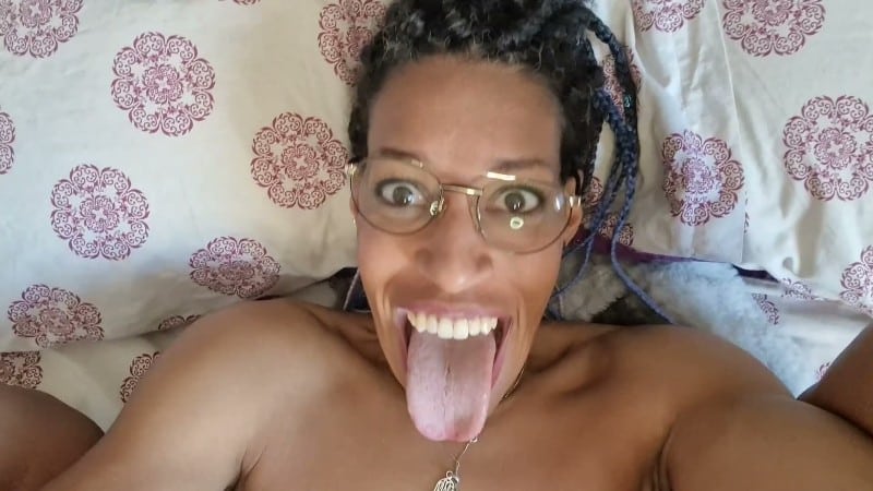 Horny-milf-wants-2-play-with-her-ass-4-u 5