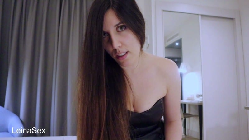 Leina Sex - Tu madrastra te masturba antes de dormir 2