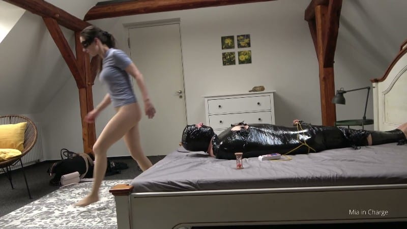 Mia In Charge - Facesitting Zero Movement Near Zero Air 5