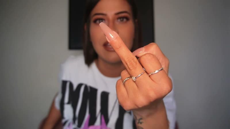 MilaaP - Addicted To My Middle Fingers - MIDDLE FINGER 1