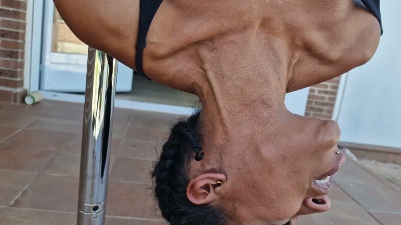 Plump-neck-and-arm-veins 1