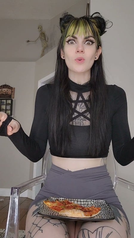 Prettyinpunk92 - Casual Pizza Chat 3