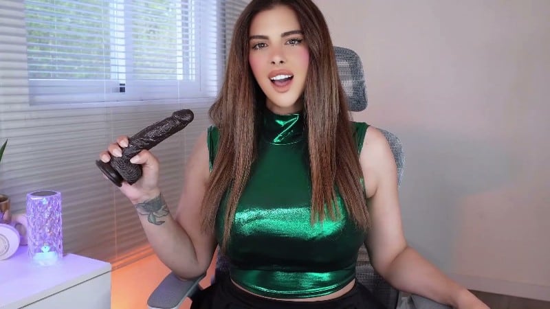 QueenAnnellea - Gag on BBC 3