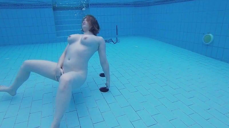 Sarah Calanthe - First time underwater masturbation 5