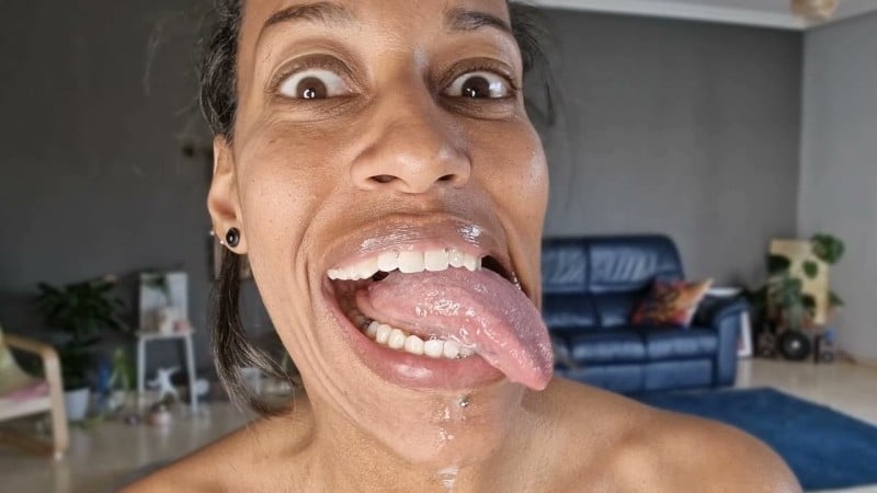 Smile-Drool-Cum-target 3