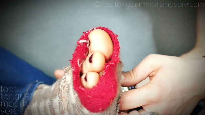 The-Foot-Priestess-German-With-English-Subtitles-Ff-Foot-Worship- 2