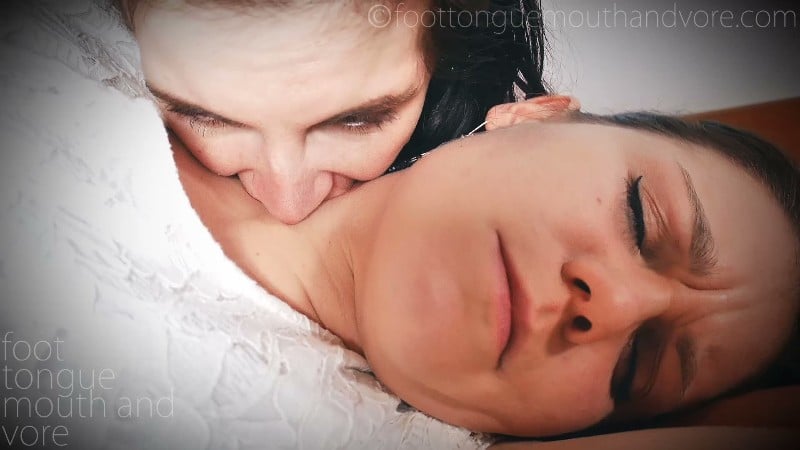 The-Vampire-The-Virgin-Her-Best-Friend-Ff-Vampire-Vore- 1