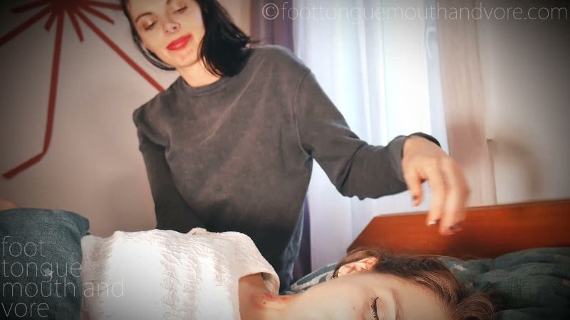 The-Vampire-The-Virgin-Her-Best-Friend-Ff-Vampire-Vore- 2