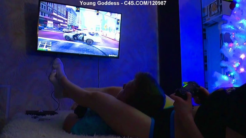 Young Goddess - Squeeze Outta Compton 27