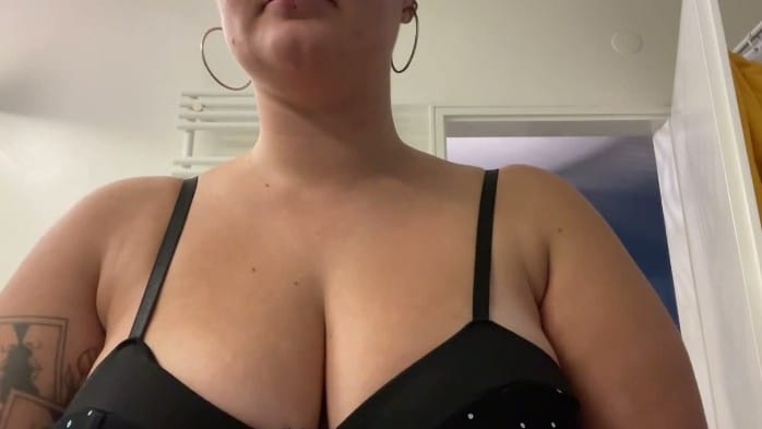 Big Boobs Ready For New Year's Eve, Spitting 3