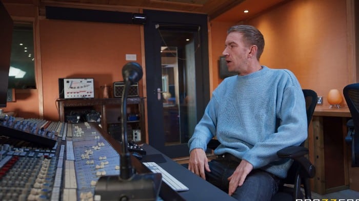 [Brazzers] The Vocal Voyeur - Kenia Music - 2025-05-14 - 2160p 17